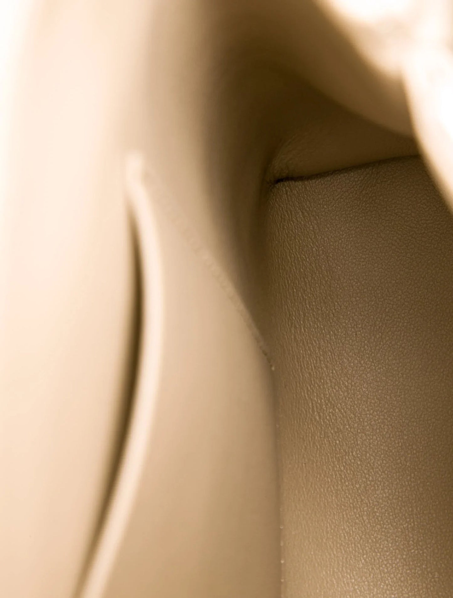 Leather Nino Medium 2024