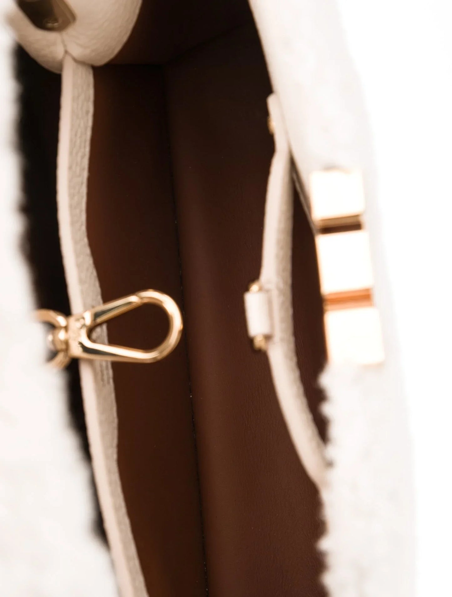 Capucines BB en peau lainée