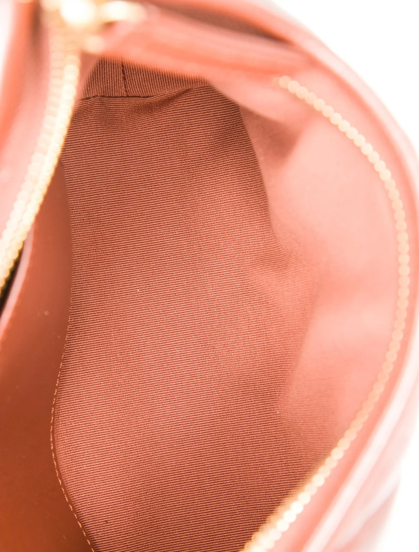 Pequeño vagabundo de pueblo extravagante